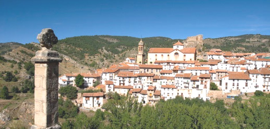 Casa unifamiliar en Linares de Mora y cerca de Valdelinares, estación de esquí.