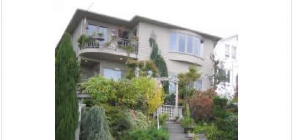 Lovely home located above Alki beac...