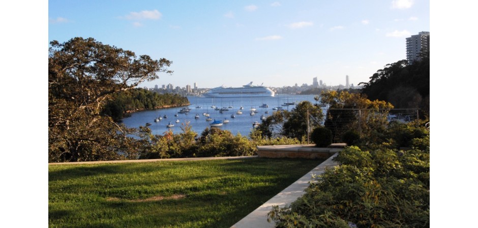 Luxury Sydney harbourside home with spectacular views, great location