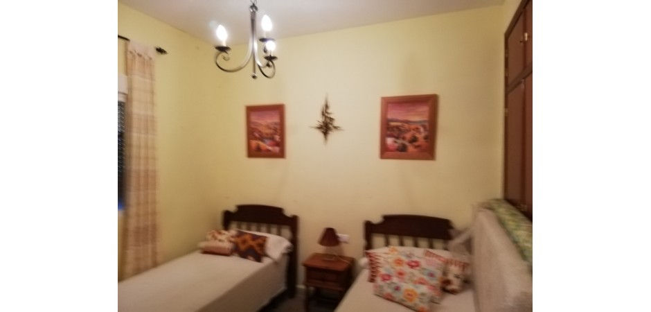 Casa rural con piscina jardin dos porches wifi chimenea parkin gran salon aire acondicionado etc en un lugar unico rodeado de pinos y a 15 minutos del centro de la ciudad todo para disfrutar de cordoba ciudad con 4 patrimonios 