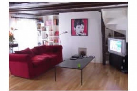 Nice duplex (600 sqf) well located - Paris