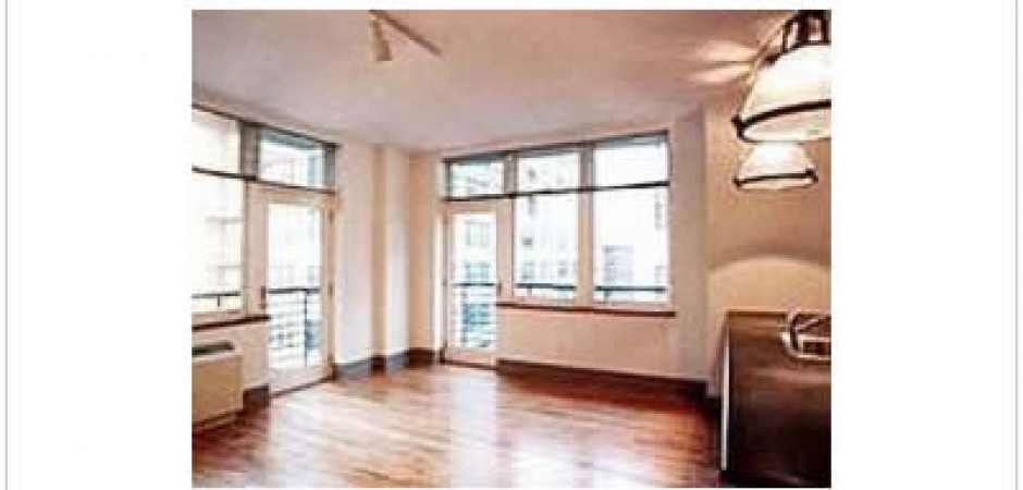 The photos show the apartment empty...