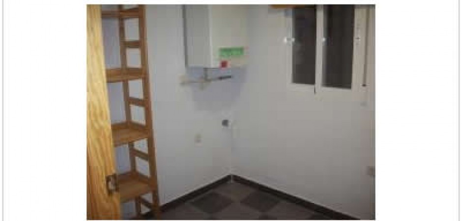 Tiene 3 habitaciones pero una es mu...