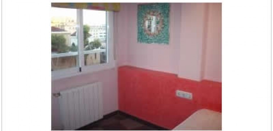 Tiene 3 habitaciones pero una es mu...