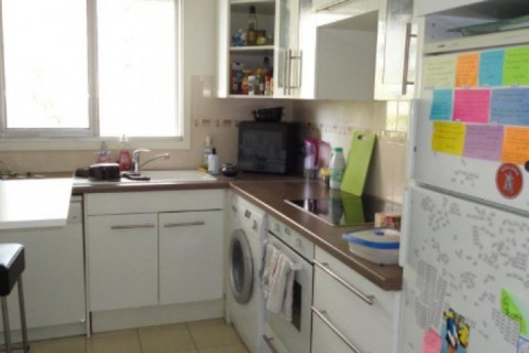 Modern apartment less than 1 minute walk from the 17th district of Paris. 