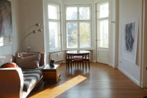 Large neoclassical, calm and sunny flat in the middle of the city