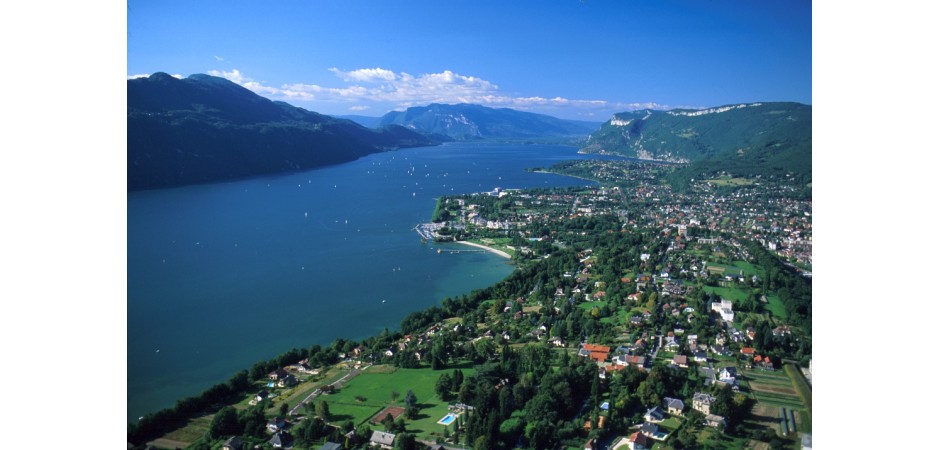 House in the Alps next to the Lac du Bourget, Geneva, Annecy and Lyon