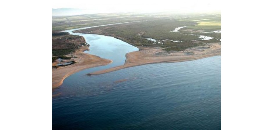 Grande villa récente au bord de la méditerrannée