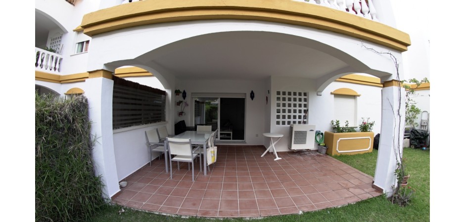 APARTAMENTO CON JARDIN PRIVADO EN URBANIZACIÓN DE PUERTO BANUS - MARBELLA