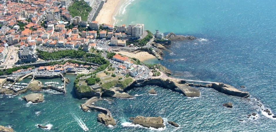 Notre villa se trouve à Biarritz au fond d'une impasse protégée par les arbres