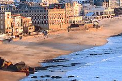 Notre villa se trouve à Biarritz au fond d'une impasse protégée par les arbres