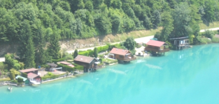 Ancien hôtel au bord du lac d'Aiguebelette entre Lyon, Chambery, Turin et Genève.