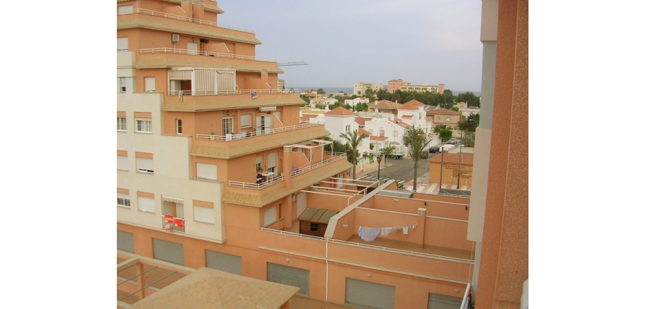 Apartamento en la zona de urbanizaciones de Roquetas de Mar. A 250 metros de la playa