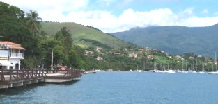 House in front of the sea very close to Ilhabela