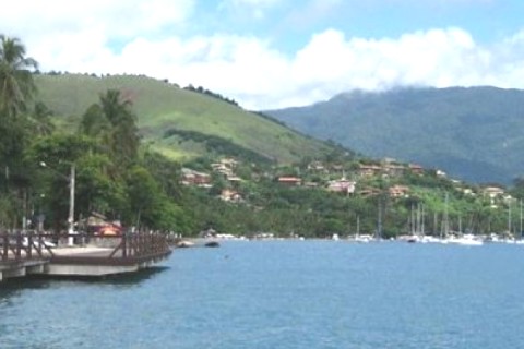 House in front of the sea very close to Ilhabela