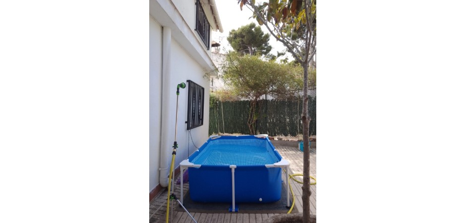 Sunny detached house with tubular swimming pool, garden and BBQ, near beach