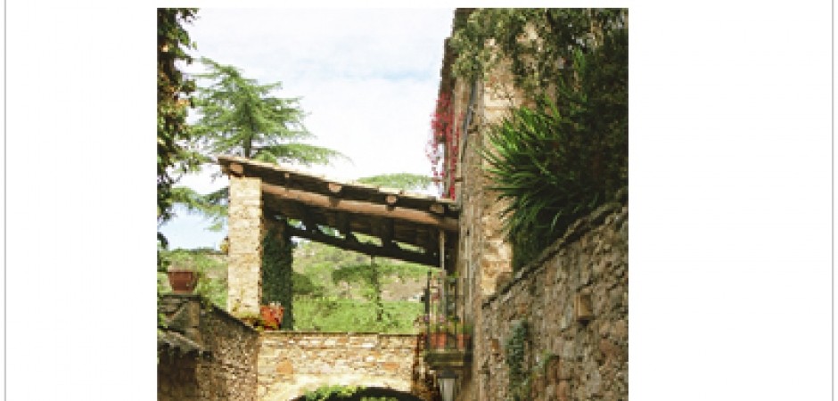 Casa de piedra en pueblo de Barcelona