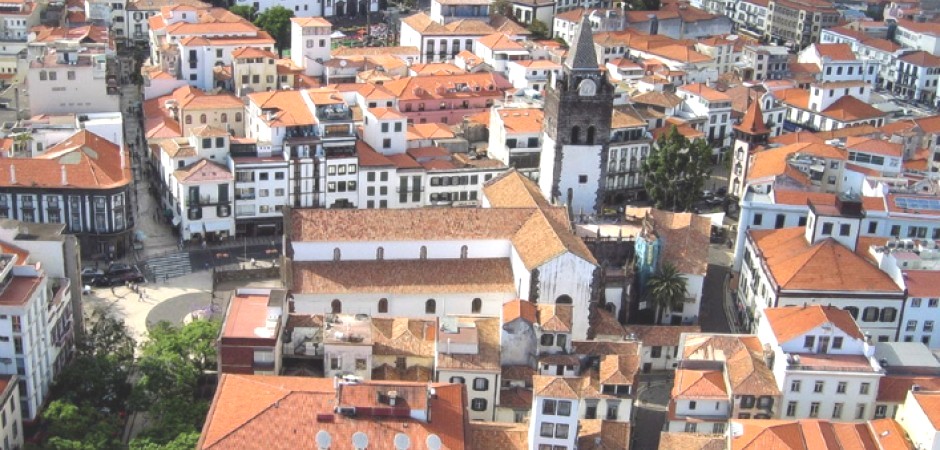 Apartment located on the beautiful sea view of Funchal