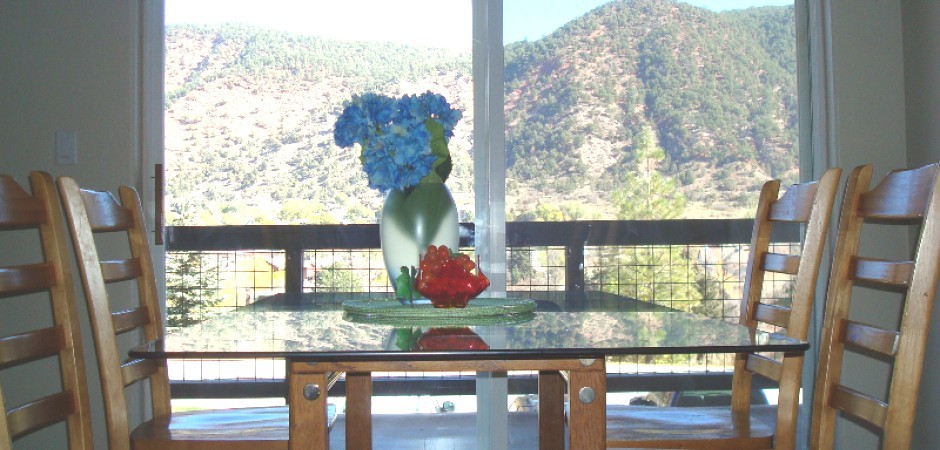 GLENWOOD SPRINGS CONDO CLOSE TO ASPEN, COLORADO