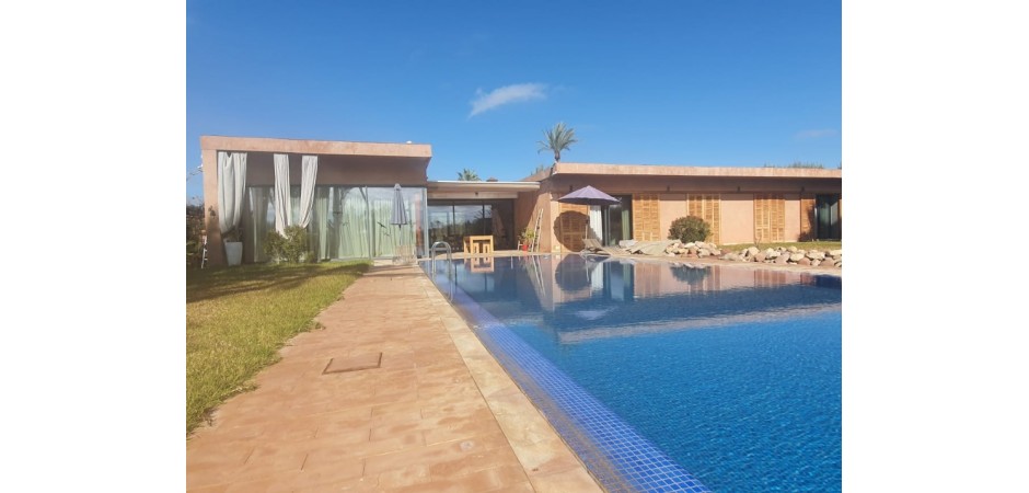 House in the middle of a palm grove