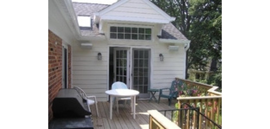 Warm 4 bed home w/ heated pool and hottub minutes from Washington DC