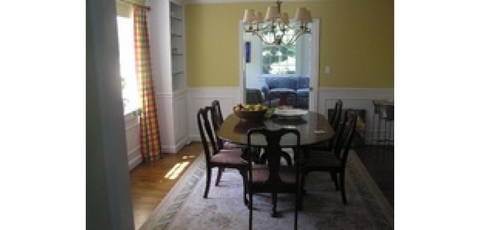 Warm 4 bed home w/ heated pool and hottub minutes from Washington DC