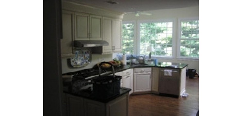 Warm 4 bed home w/ heated pool and hottub minutes from Washington DC