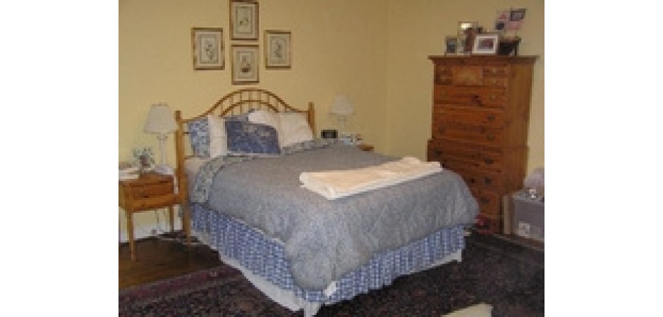 Warm 4 bed home w/ heated pool and hottub minutes from Washington DC