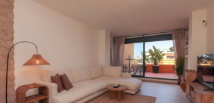 Peaceful and sunny Tamarit home 10mins to beach and forest