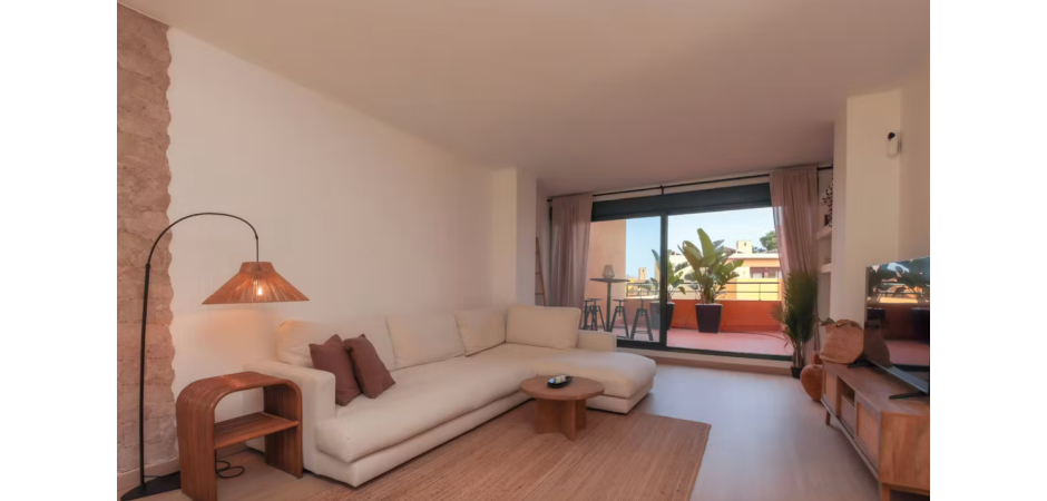 Peaceful and sunny Tamarit home 10mins to beach and forest