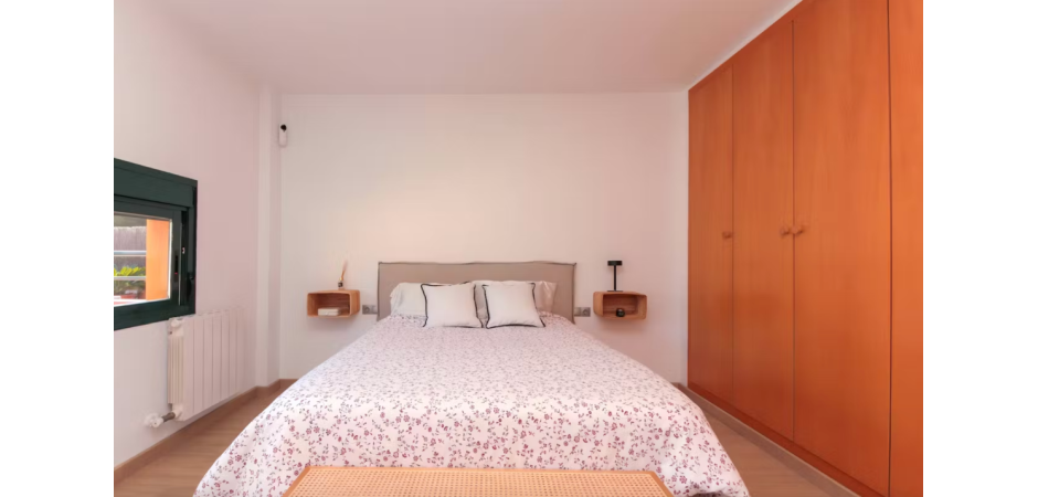 Peaceful and sunny Tamarit home 10mins to beach and forest