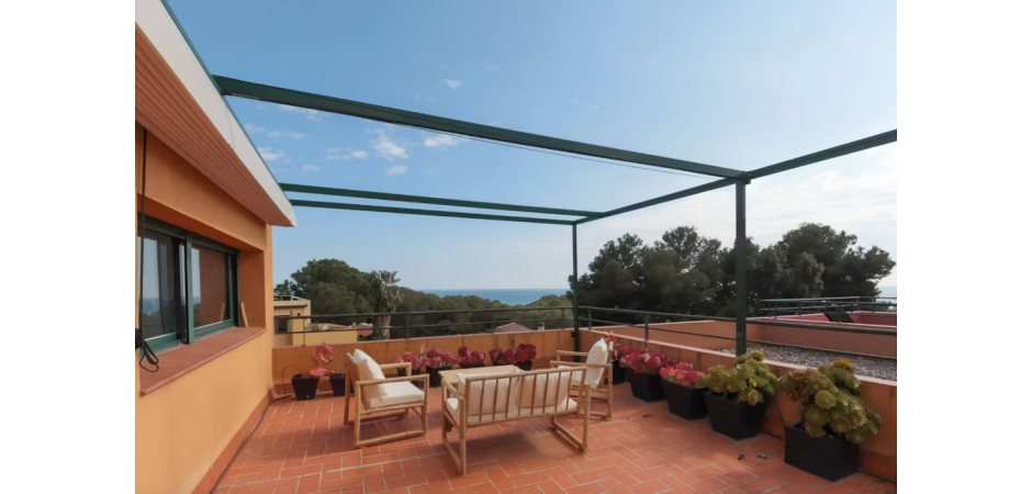 Peaceful and sunny Tamarit home 10mins to beach and forest