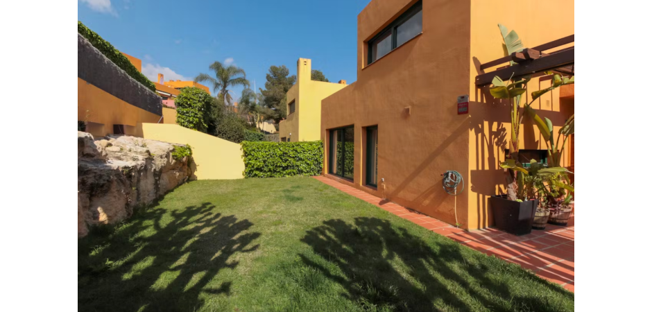 Peaceful and sunny Tamarit home 10mins to beach and forest