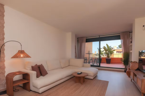 Peaceful and sunny Tamarit home 10mins to beach and forest