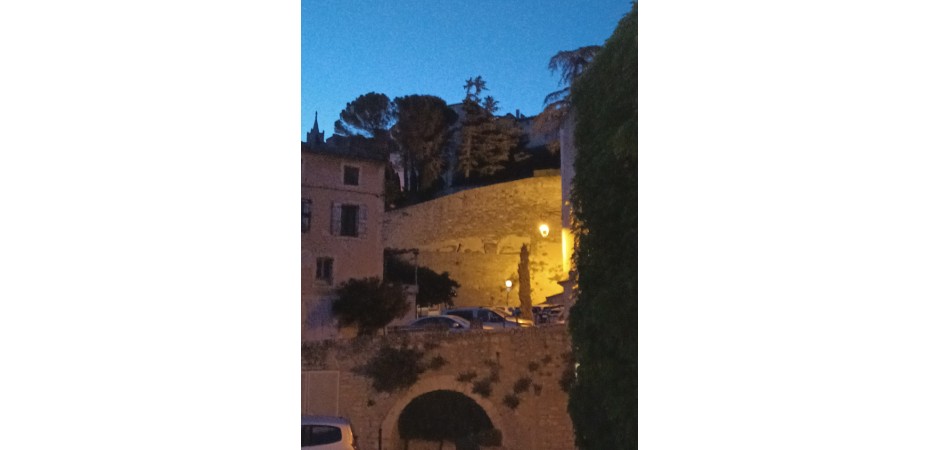 Maison de village au coeur d'un village provençal