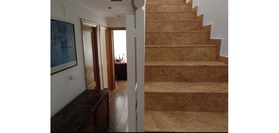 Casa residencial 200mc. a tres kilómetros de Valencia