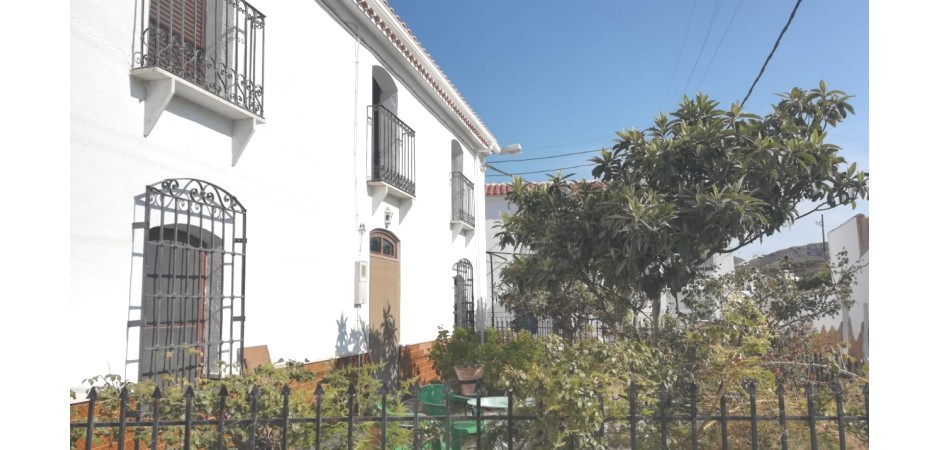 Casa en un pueblo tranquilo en el interior de Almería