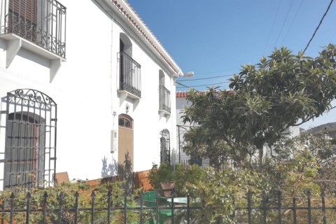 Casa en un pueblo tranquilo en el interior de Almería