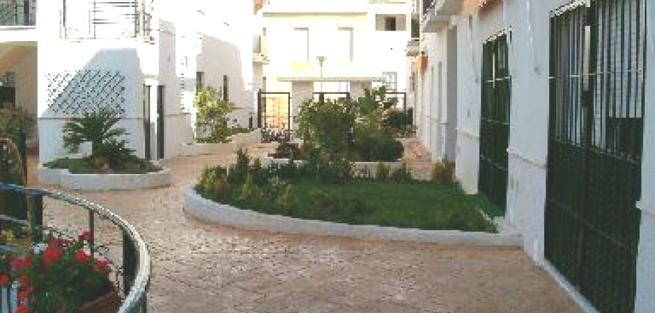 ATICO CON SOLARIUM JUNTO AL MAR EN RESORT DE LUJO EN LA COSTA DE LA LUZ.