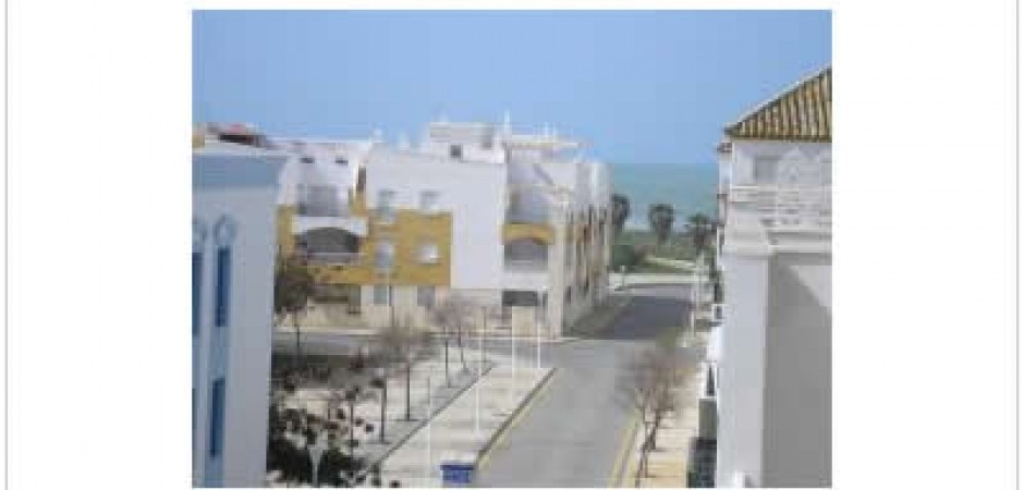 ATICO CON SOLARIUM JUNTO AL MAR EN RESORT DE LUJO EN LA COSTA DE LA LUZ.