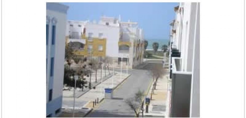 ATICO CON SOLARIUM JUNTO AL MAR EN RESORT DE LUJO EN LA COSTA DE LA LUZ.