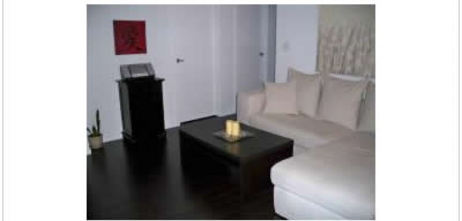 725 Sq Ft apartment on 33rd floor o...