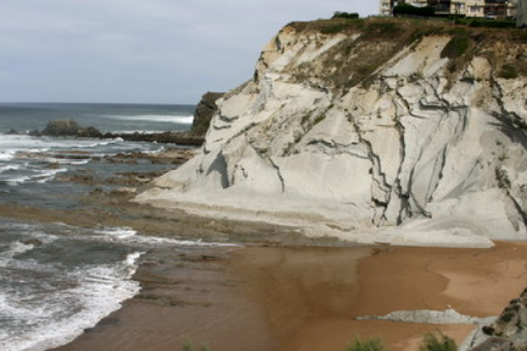 Appt rénové sur la falaise