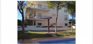 Situated near Praia da Falesia, gol...