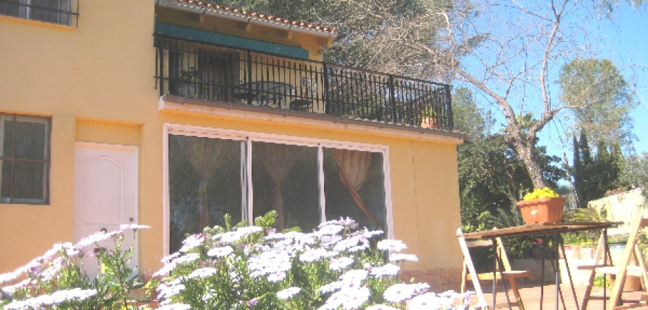 Casa de dos apartamentos en España