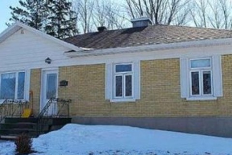 Maison de trois chambres proche de la Place Laurier et de l'université Laval. 20 min. du Vieux Québec