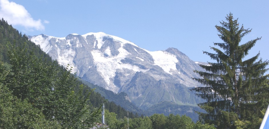 Bel appartement au coeur d'un vieux village montagnard (entre Chamonix et Megève)