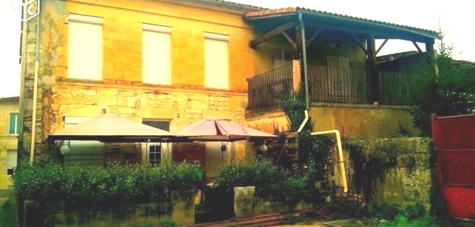 Maison de village de 220 m2 avec une terrasse et une loggia dans le médoc