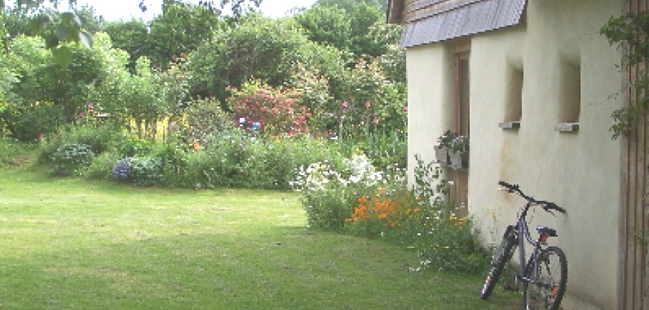 Maison écologique au coeur d'un grand verger