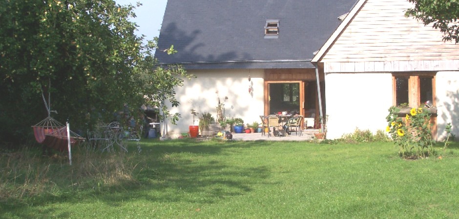 Maison écologique au coeur d'un grand verger